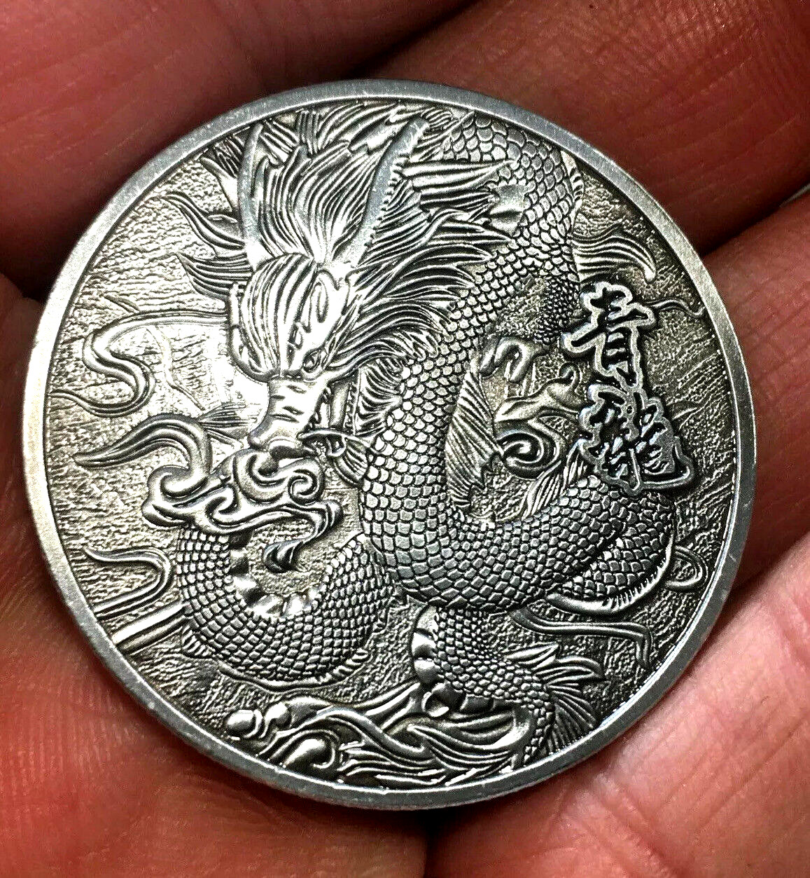 RARE LUCKY DRAGON Novelty Heads Tails Challenge Coin #323