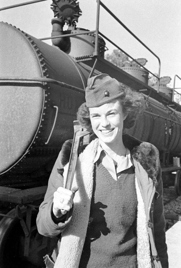 WW2 Photo WWII  Female US Marine Railyard  MCWR 1944  USMC World War Two / 1458