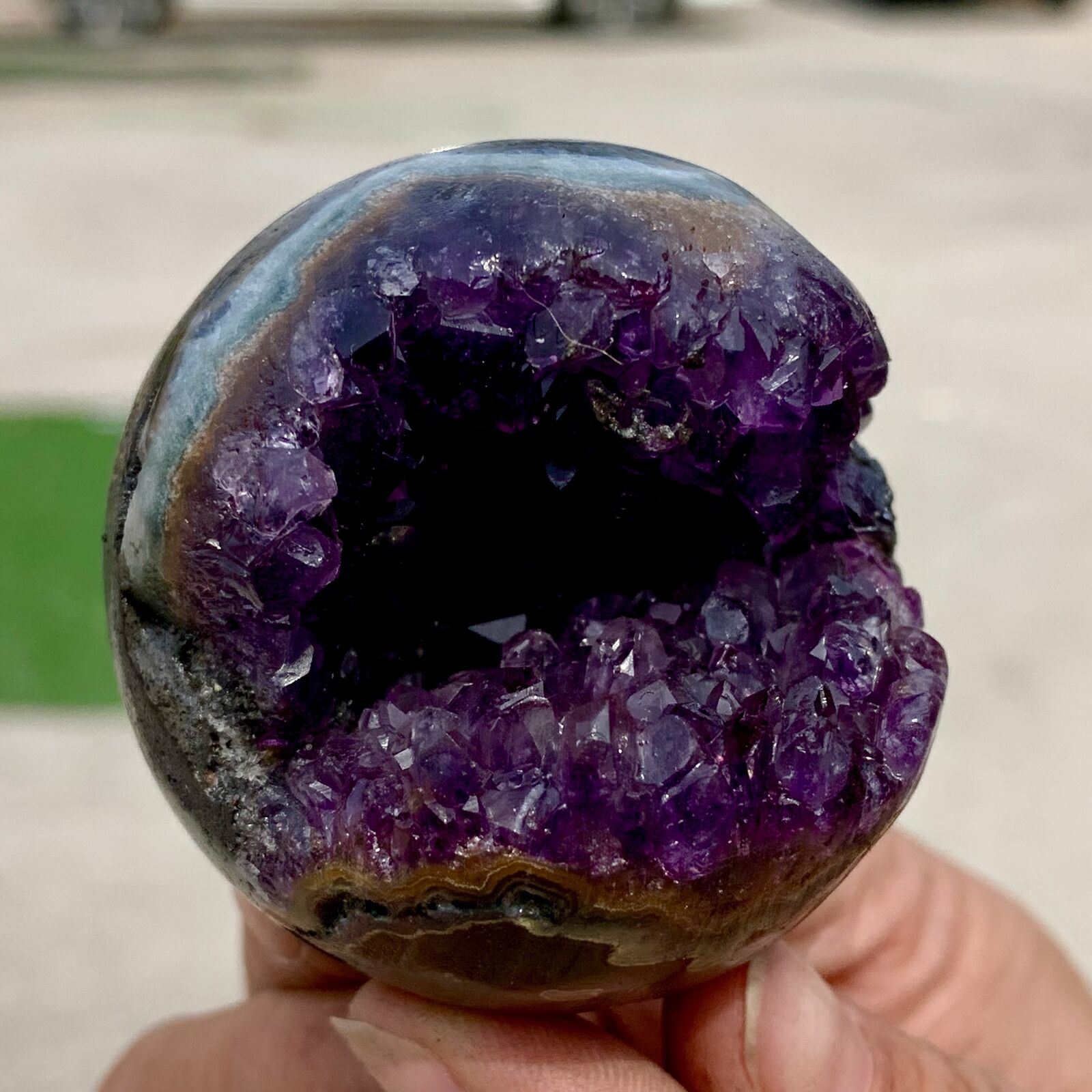 196G Natural Uruguayan Amethyst Quartz crystal open smile ball therapy