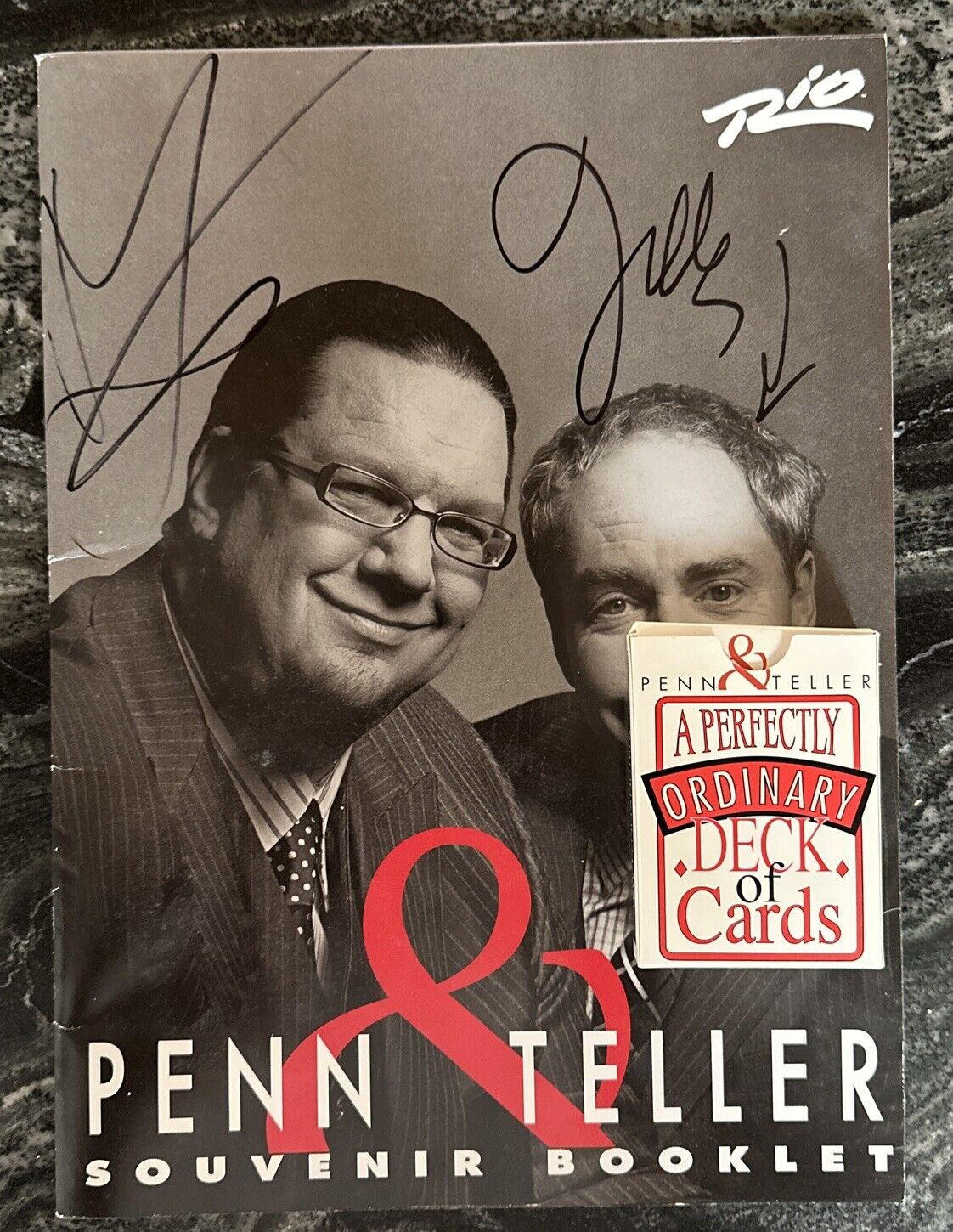 Penn & Teller 2010 Autographed Souvenir Booklet w/ Deck of Magic Cards