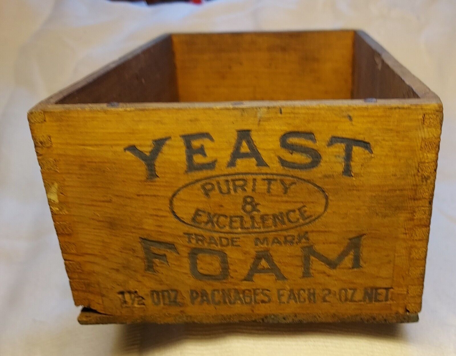 Foam Yeast Wood Box 8.5x5.25x3.375 Northwestern Yeast Co Chicago, ILL