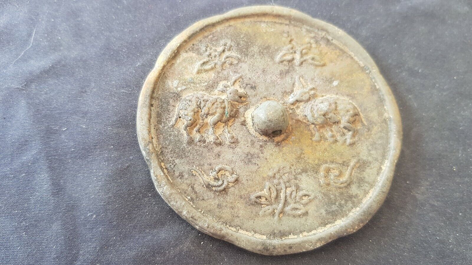 Stunning very rare Chinese Dynasty bronze mirror. Please read description. L129u