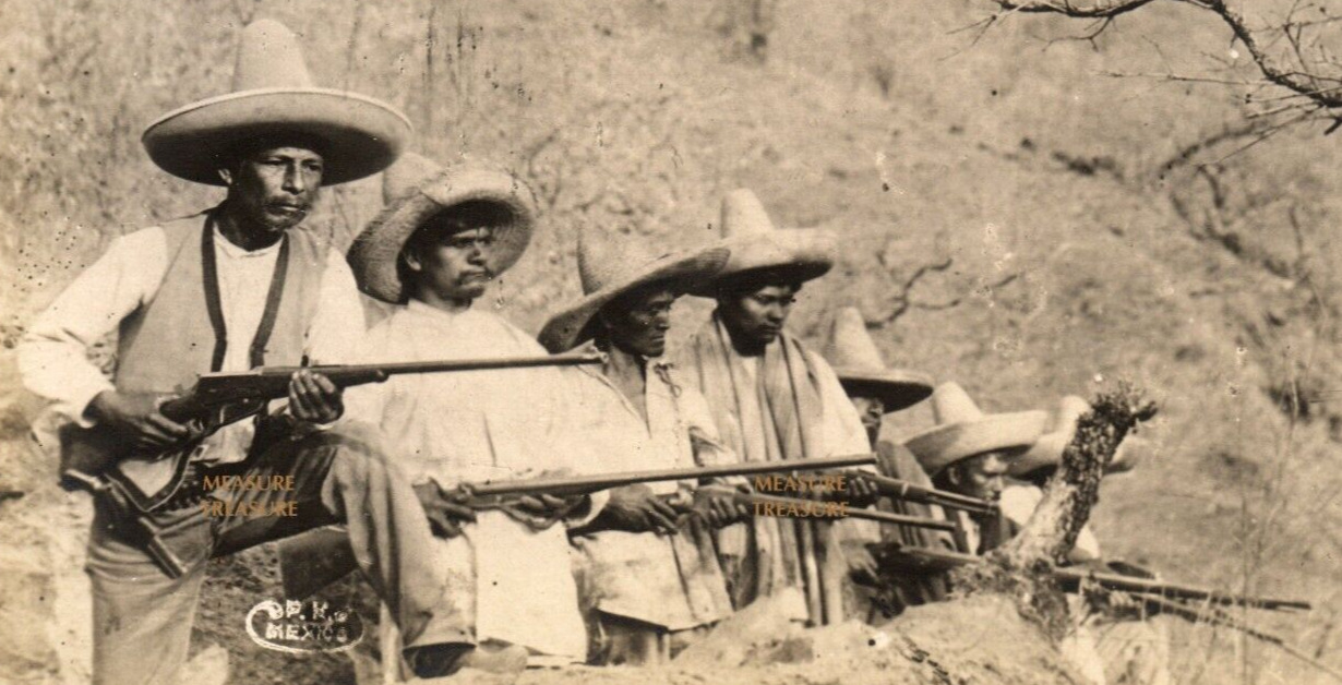 C.1910 RPPC WOW MEXICAN REVOLUTION CHIHUAHUA SOLDIERS GUNS, RIFLE Postcard PS