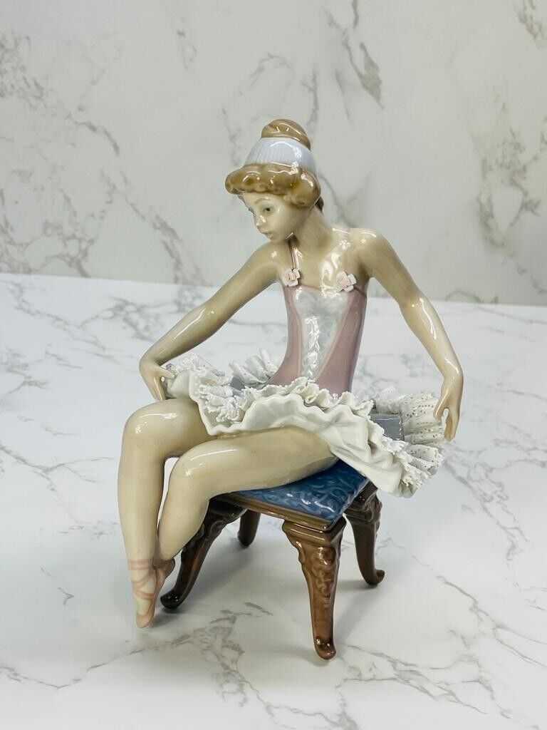 Lladro Figurine #5499 Pretty Ballerina