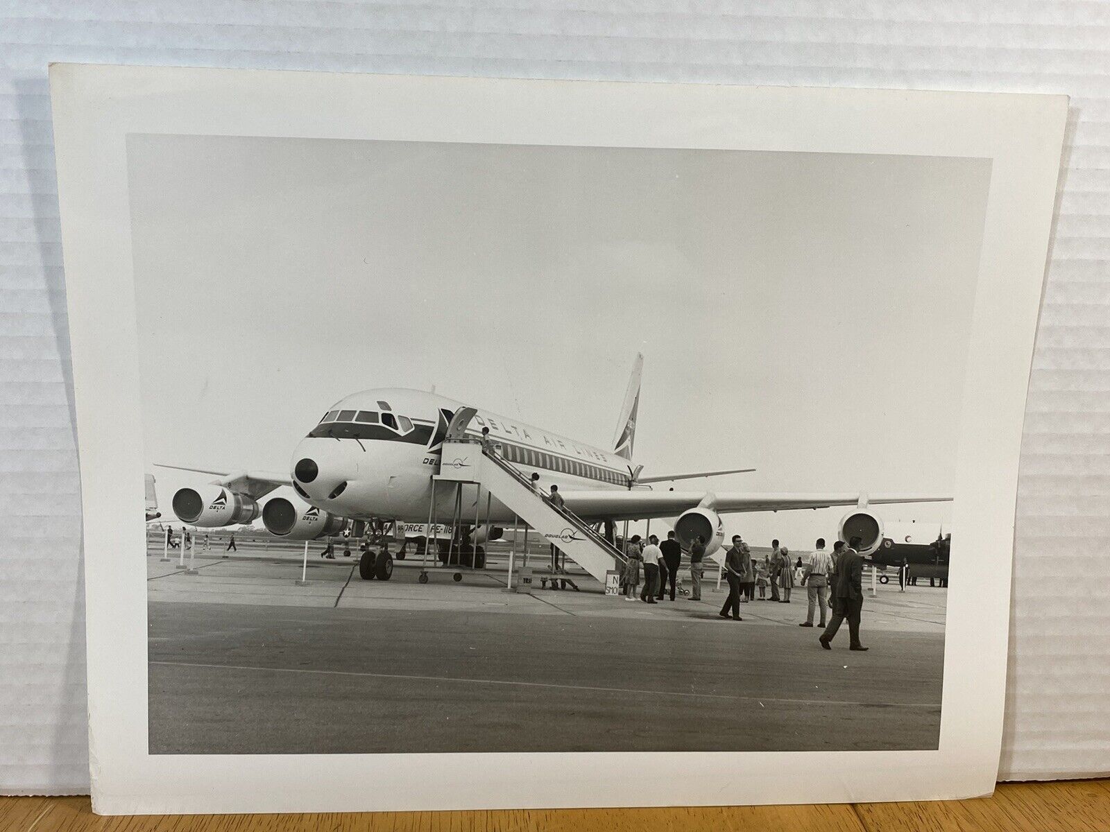 Douglas DC-8 DELTA AIR LINES VTG STAMP OCT-24-1964