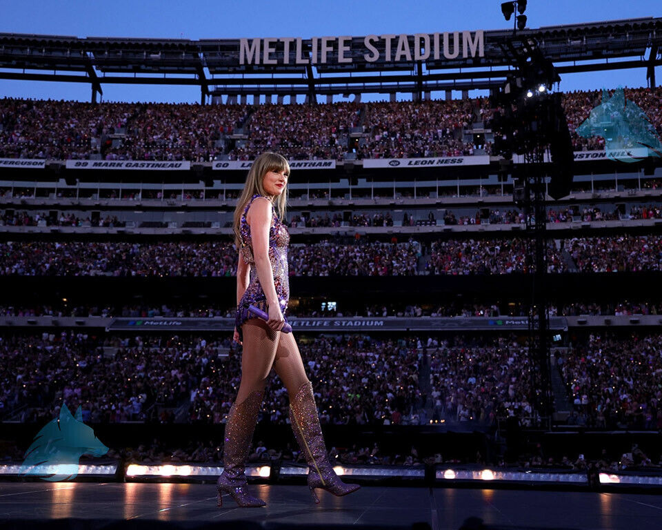 Taylor Swift in MetLife Stadium East Rutherford NJ 8x10 Photo Reprint