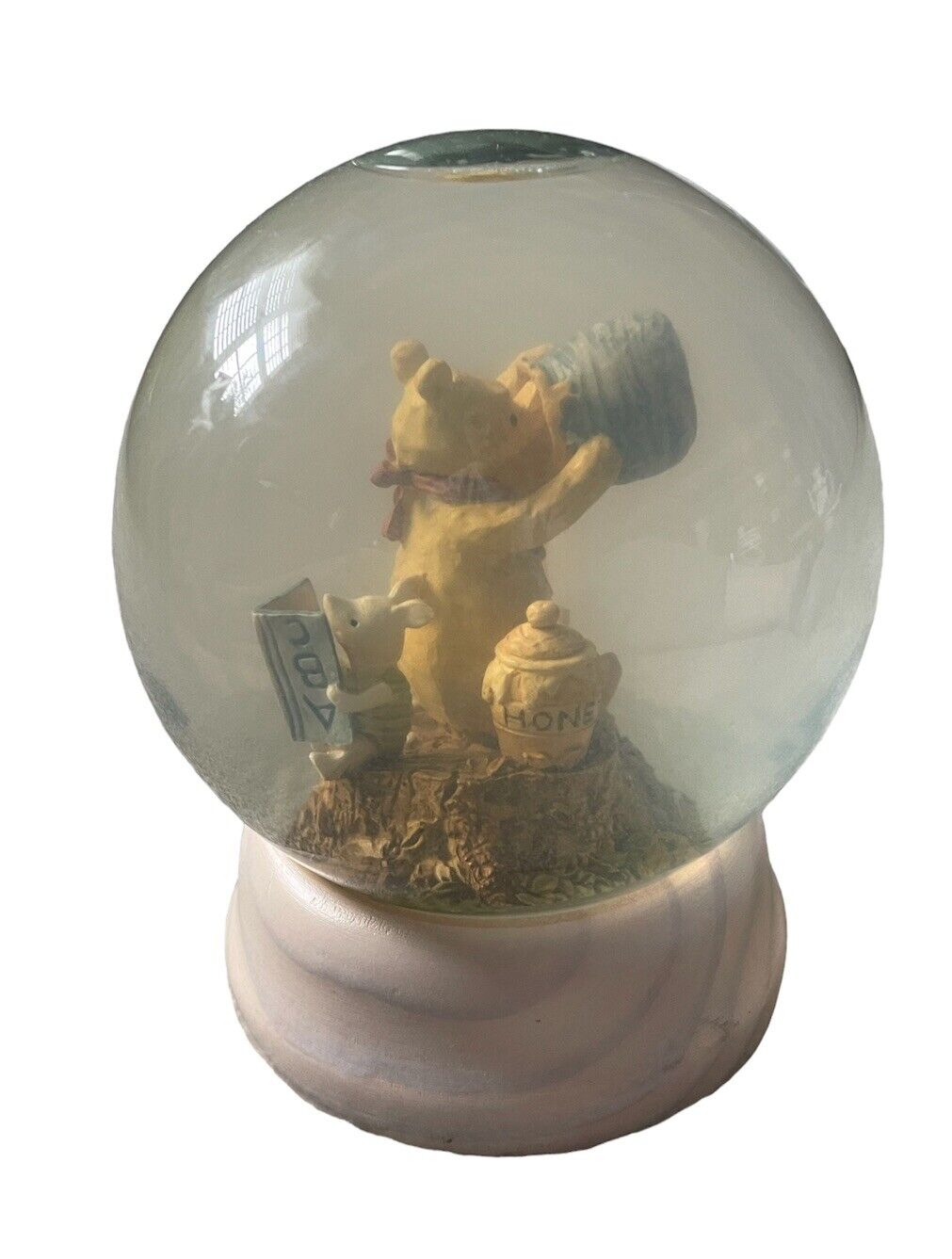 Charpente Classic Disney Winnie the Pooh & Piglet Honey Pot Snow Globe