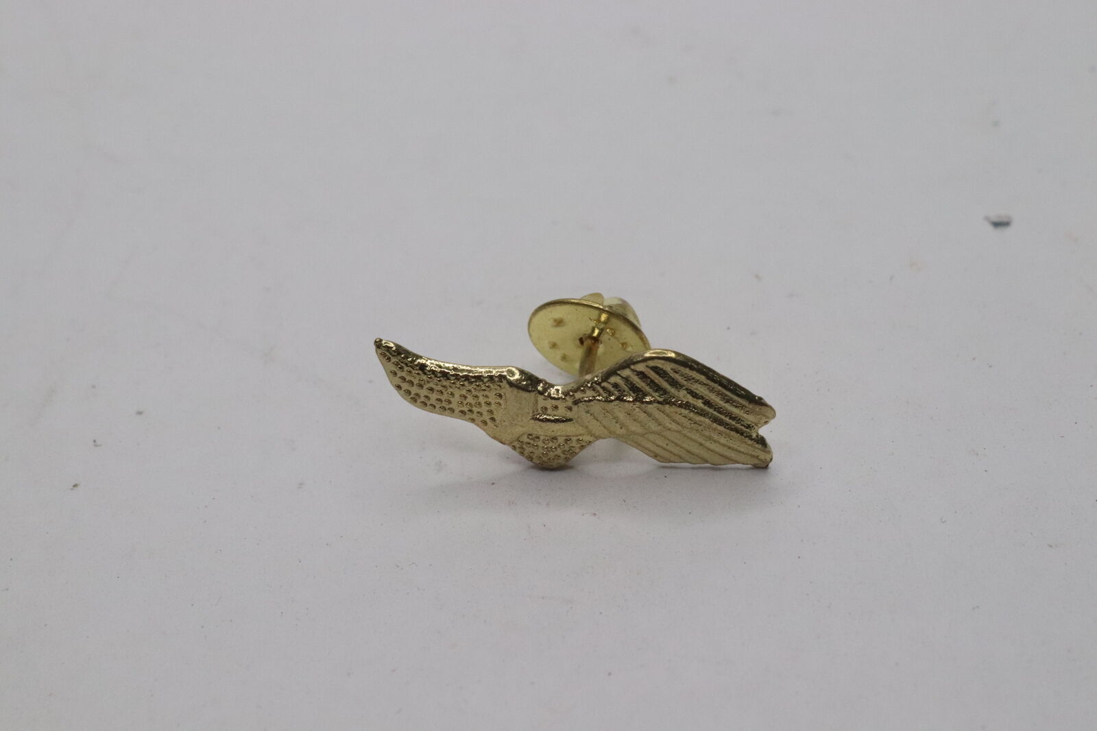 Winged Foot Chenille Pin