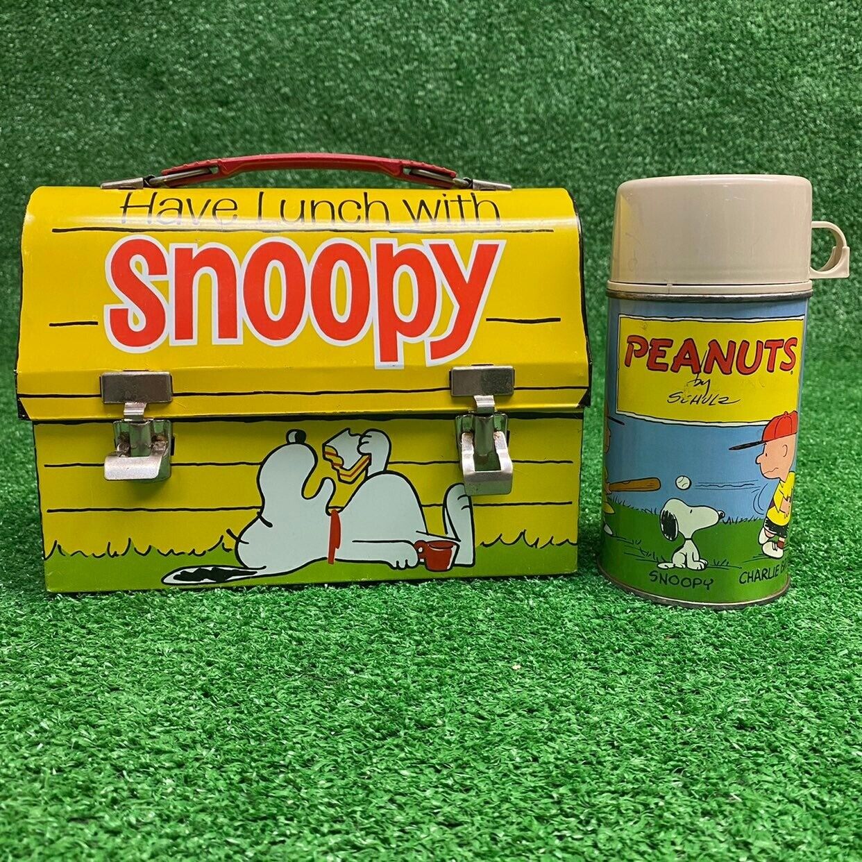 Vintage 1968 Peanuts Snoopy Lunchbox with Thermos Dometop Doghouse Brand Schultz