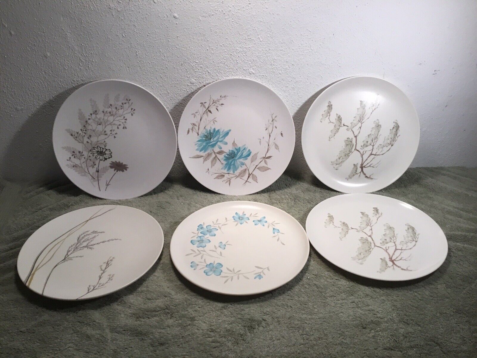 Vintage Melamine Dinner Plates 10” Floral Pattern Lot of 6