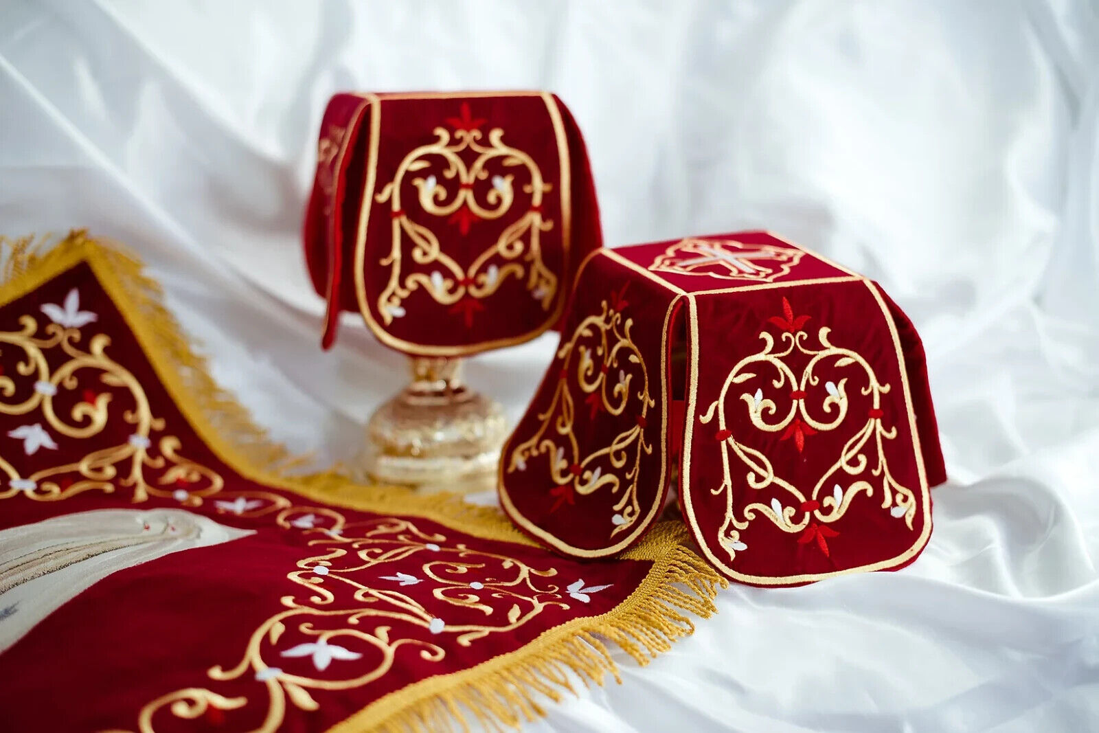 Chalice covers set burgundy, with Icon of Christ