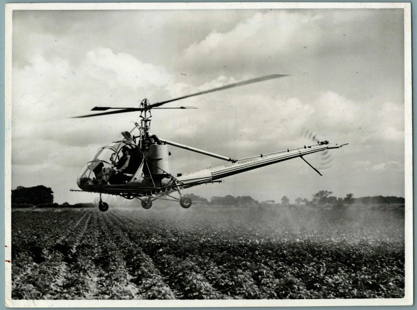 HILLER 360 HELICOPTER PEST CONTOL LTD CROP SPRAYING VINTAGE ORIGINAL PHOTO 2