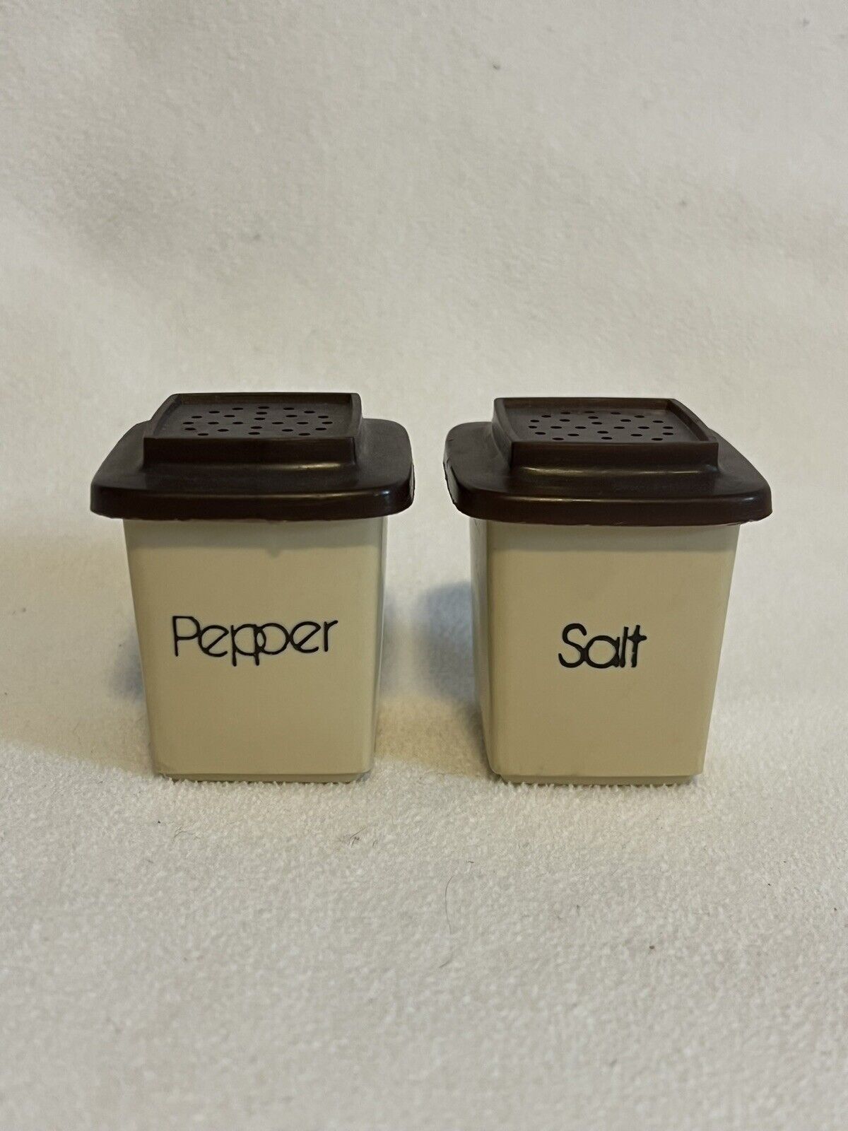 vintage salt and pepper shakers picnic 