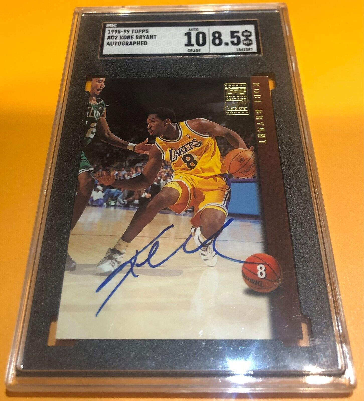 Kobe BRYANT 1998-99 Topps - Certified Autograph Issue #AG2 SGC 8.5 and AUTO 1 0