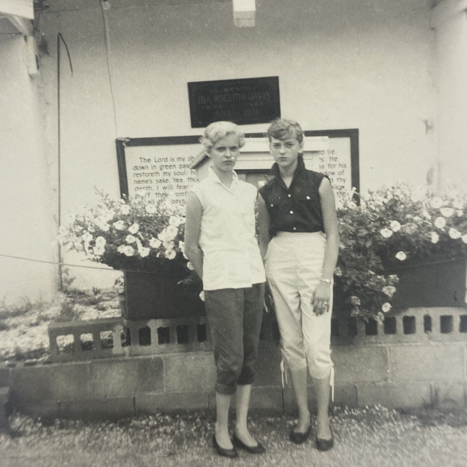 Vintage Photo 1947 Teen Girls Memorial Cross