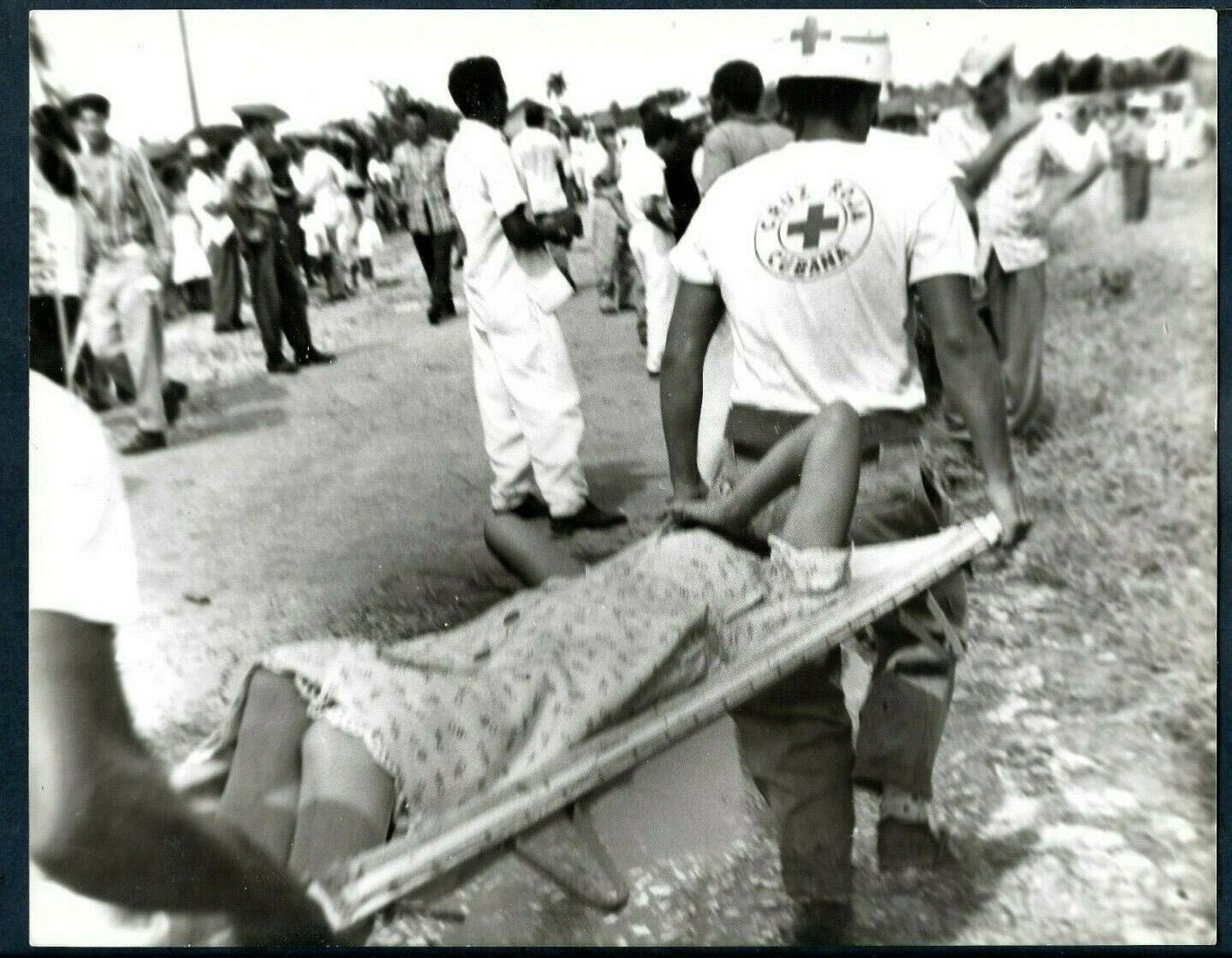 CUBAN RED CROSS ASSIST ACCIDENT VICTIMS CUBA 1960s RUBEN GONZALEZ Photo Y 180