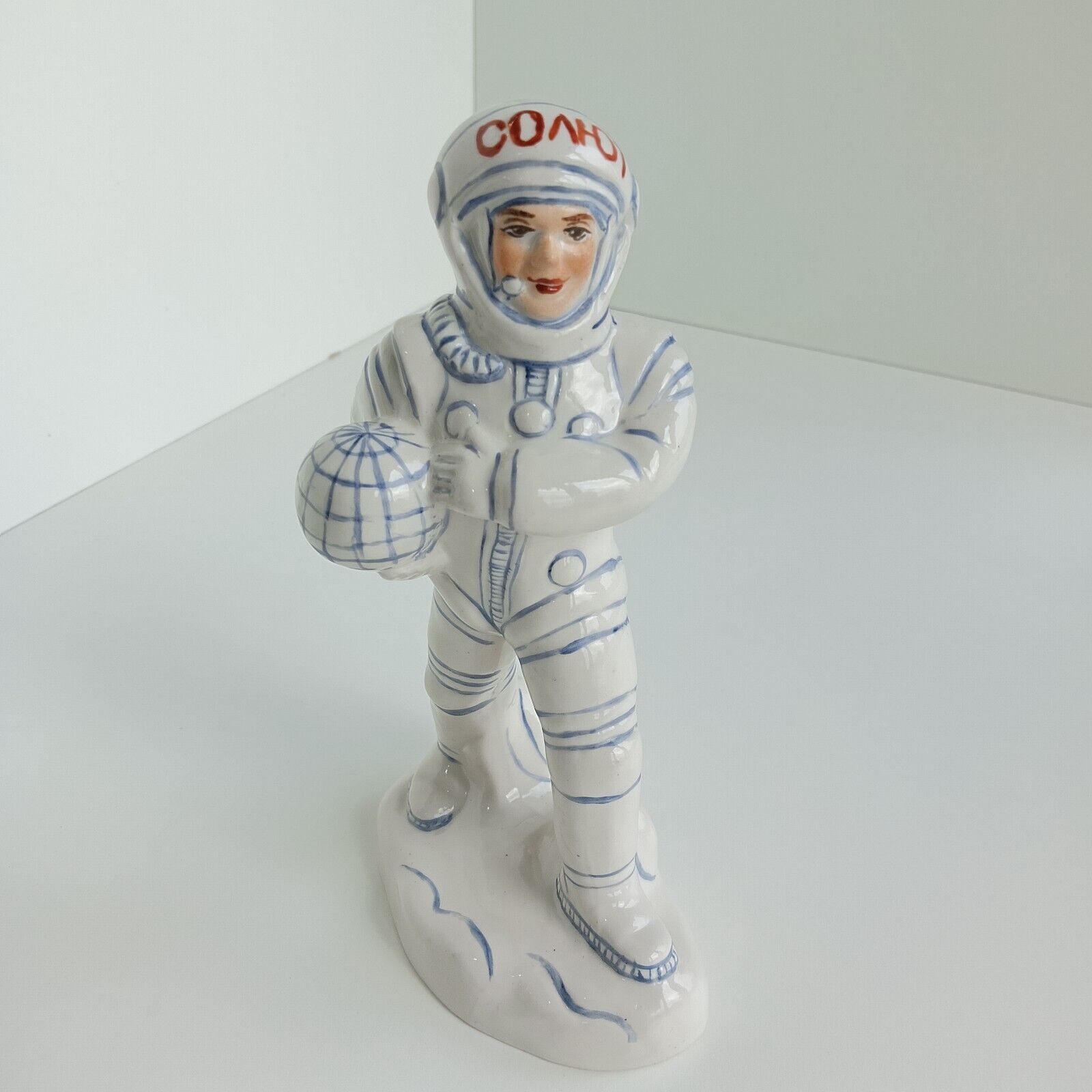 Astronaut . Space. Ceramics. USSR.VINTAGE.1960-1970