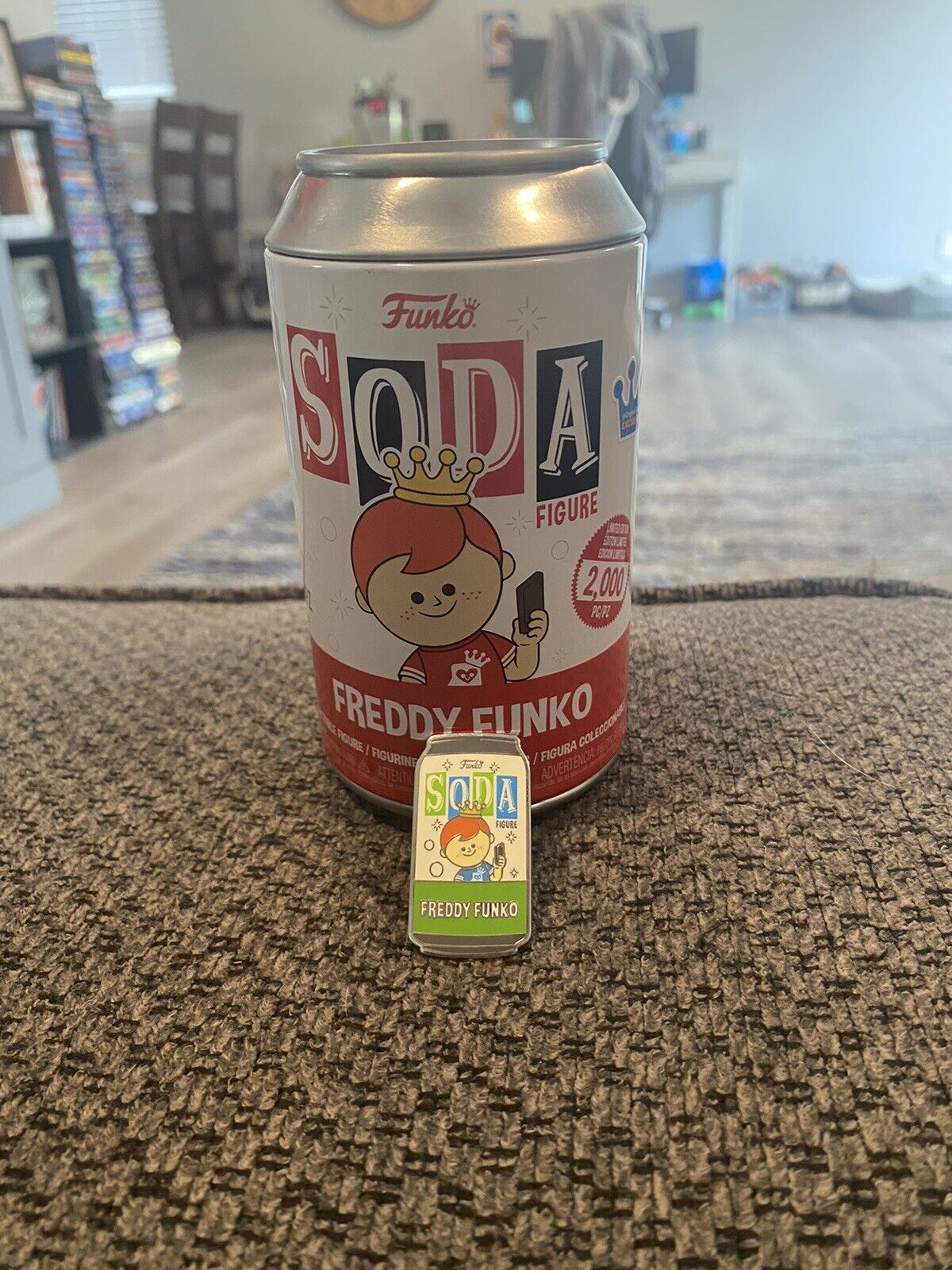 LIMITED EDITION FREDDY FUNKO SOCIAL MEDIA SODA POP WITH RARE CHASE PIN