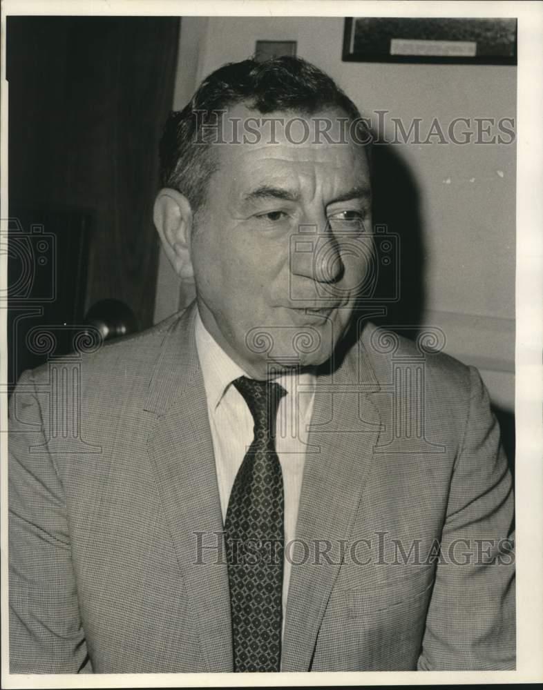 1971 Press Photo Hepatitis expert Dr. Morris Schaeffer at State Office Building