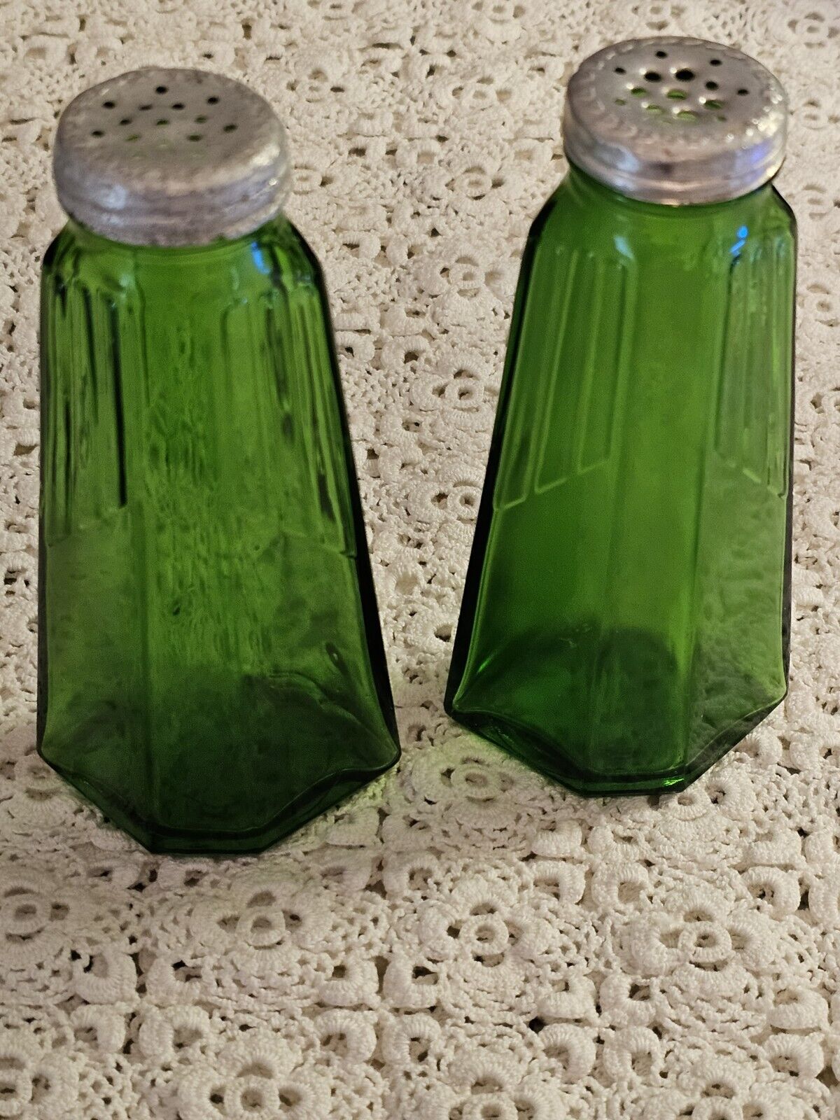 VTG Owens Illinois Green Depression Glass Salt & Pepper Shaker Metal Lid 5 1/2 \