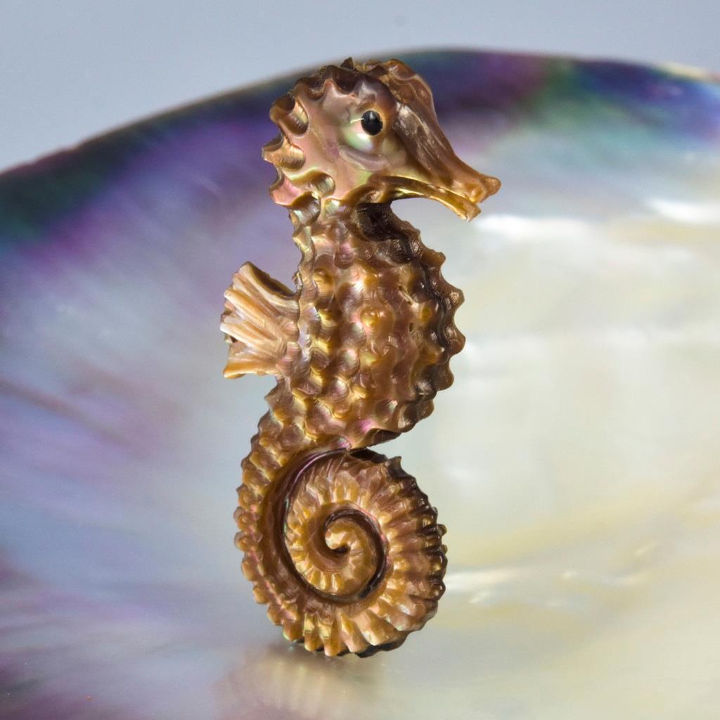 Seahorse Penguin Wing Oyster Shell Carved Sculpture Collection or Jewelry 7.43 g