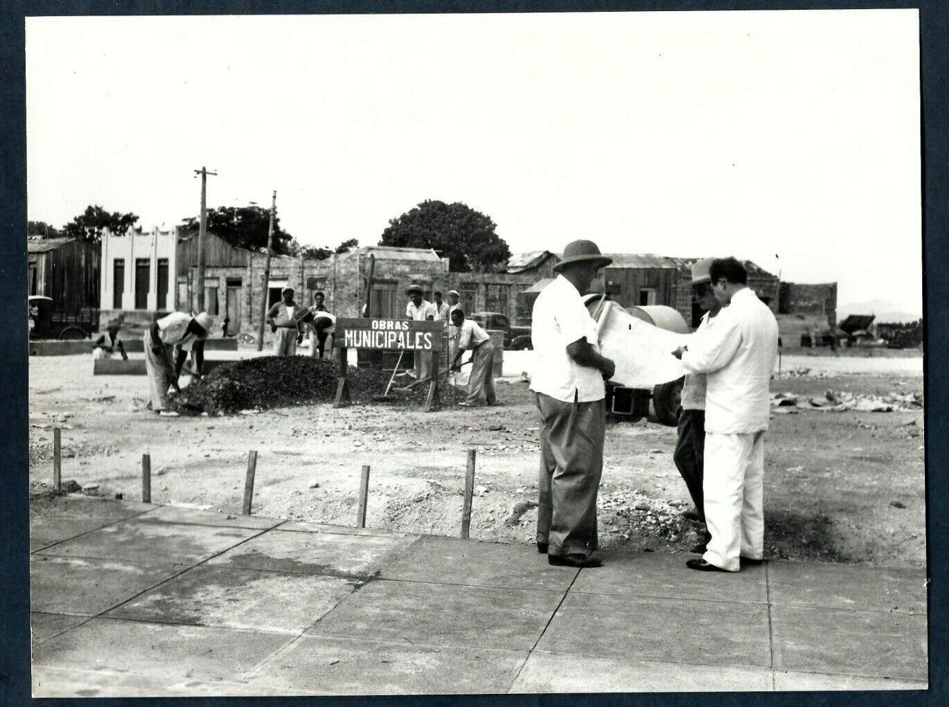 PLANNERS ARCHITECTS & WORKING FORCE EASTERN CUBA PUBLIC WORKS 1940s Photo Y 195