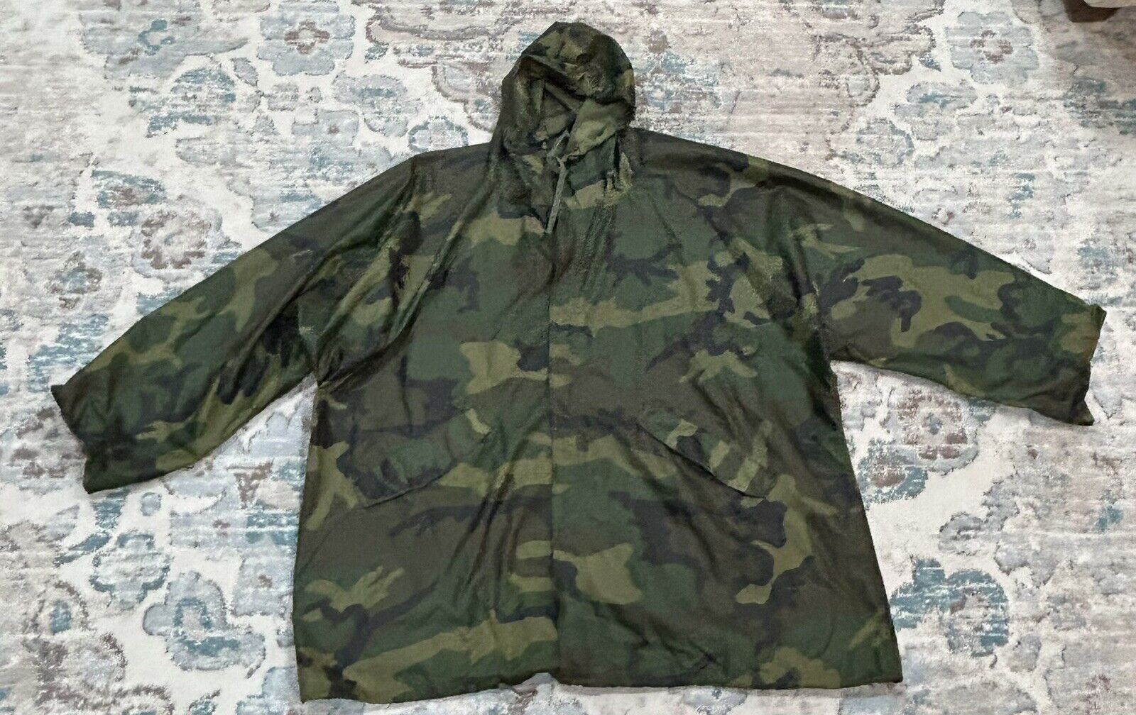 U.S. Military Issue Woodland Camouflage Rain Wet Weather Full Zip Jacket Poncho