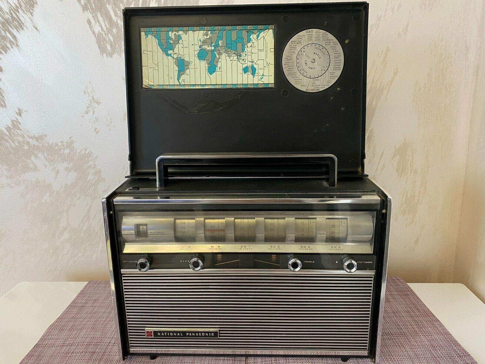  Vintage National Panasonic R3000 6 Band 12 Transistor Radio