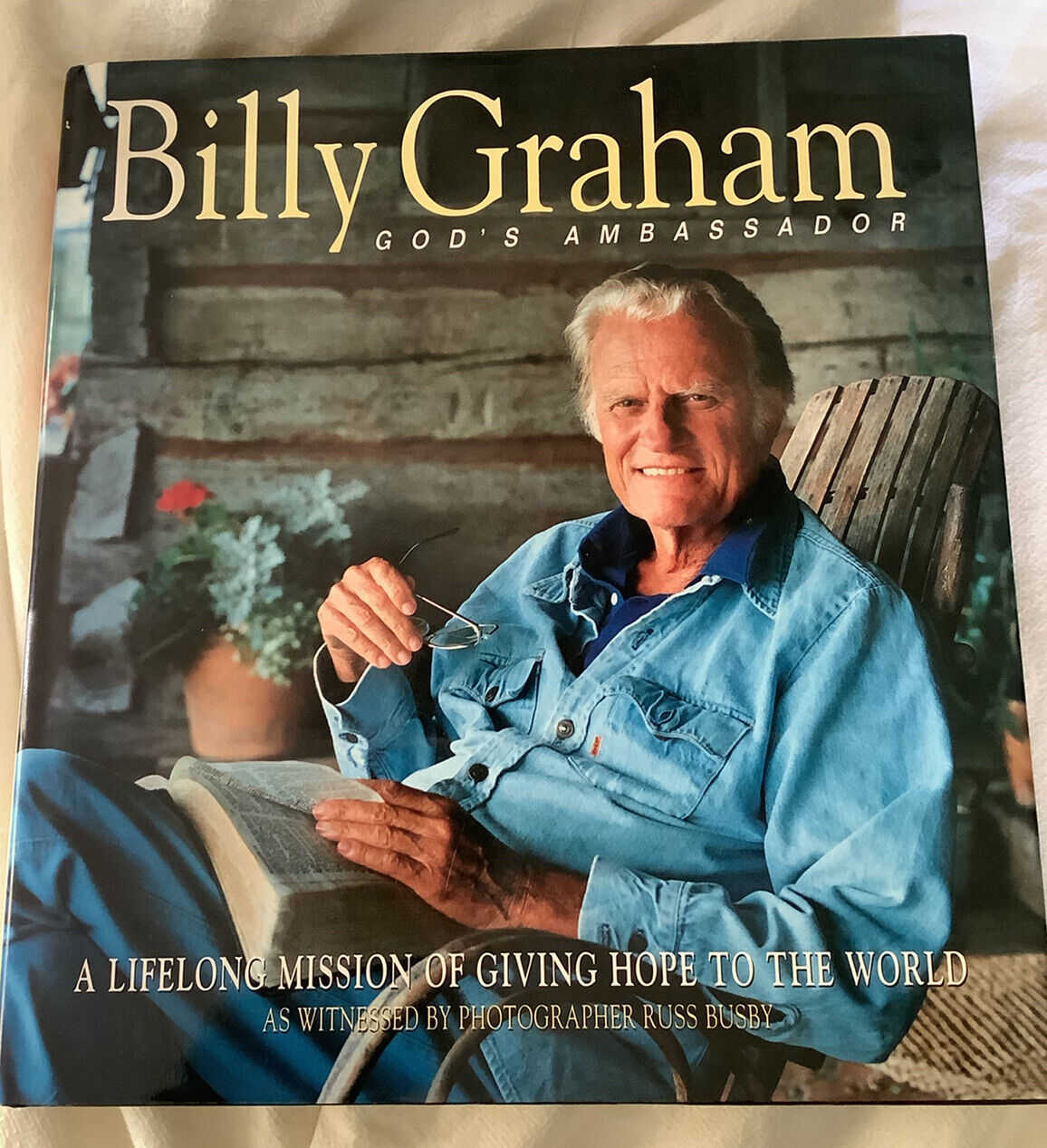 BILLY GRAHAM Hard Cover Book A Life Long MISSION Of Giving Hope To THE WORLD