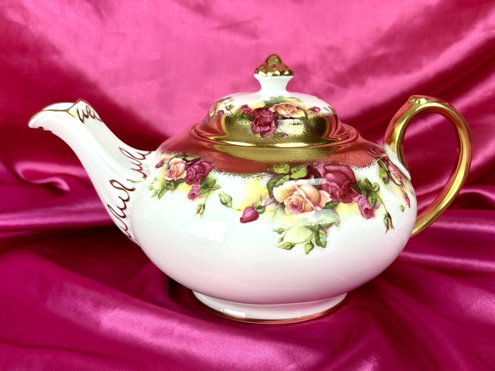 Royal Chelsea Golden Rose Teapot Tea Pot Fine Bone China England PRISTINE 1940\'s