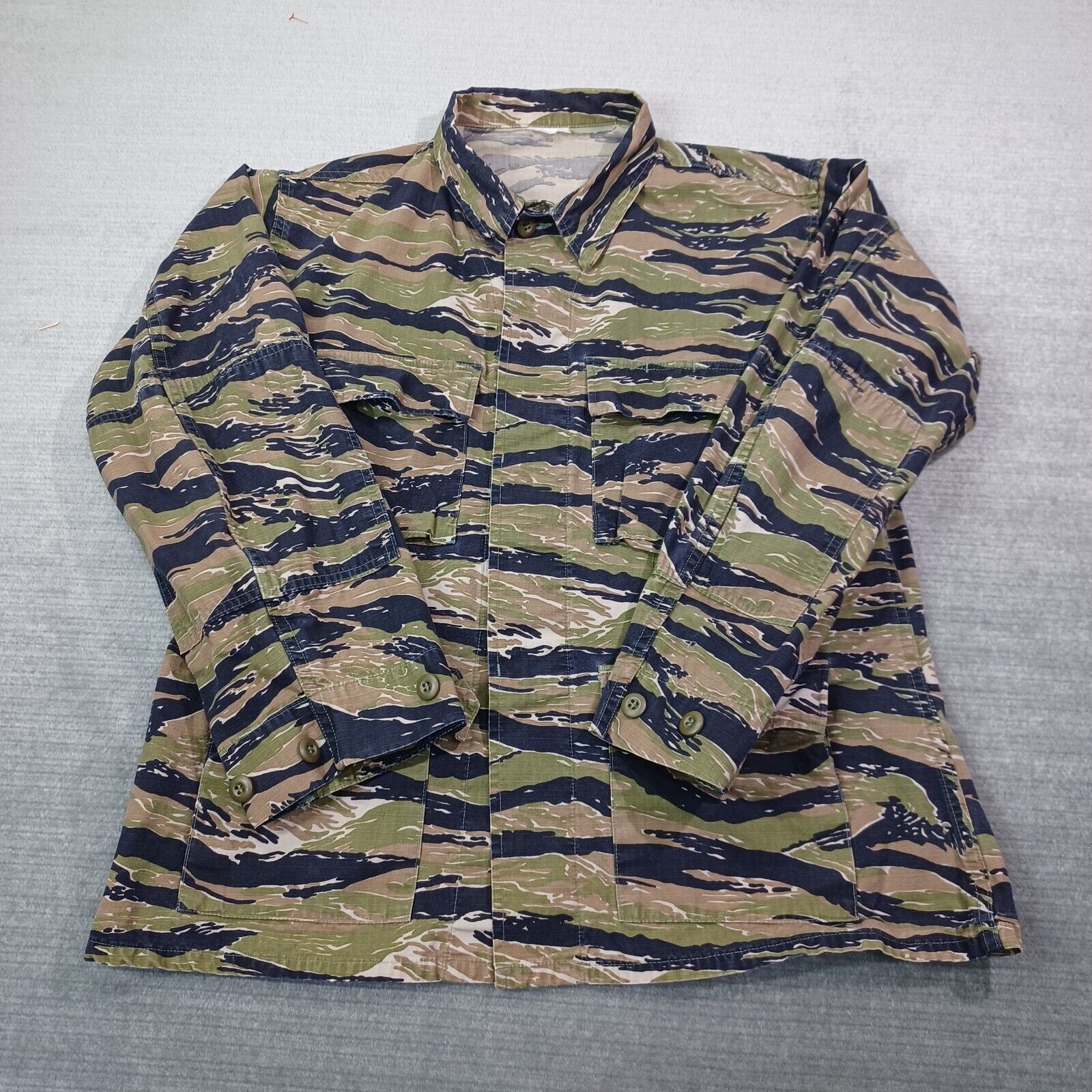 Vintage Proper International Tiger Stripe Camo Combat Shirt Medium USA Military