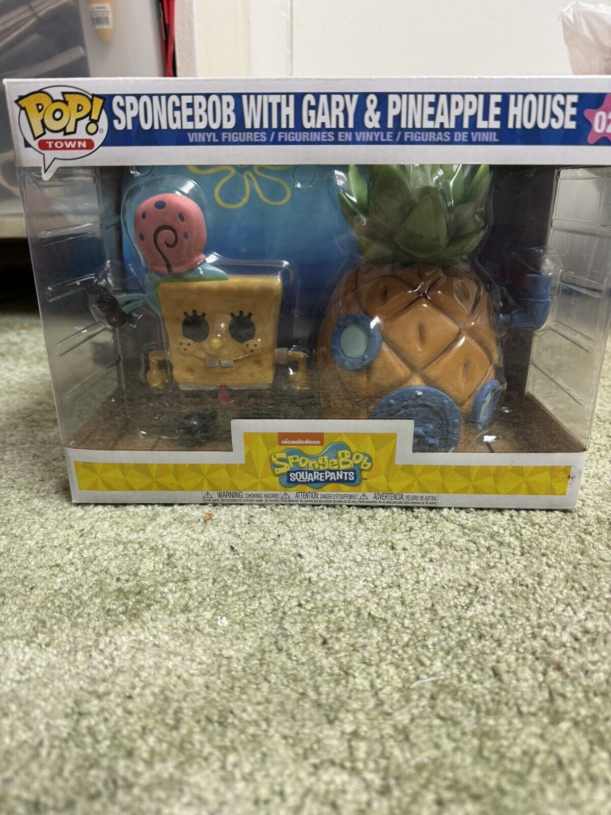 02 SpongeBob SquarePants, SpongeBob With Gary and Pineapple House