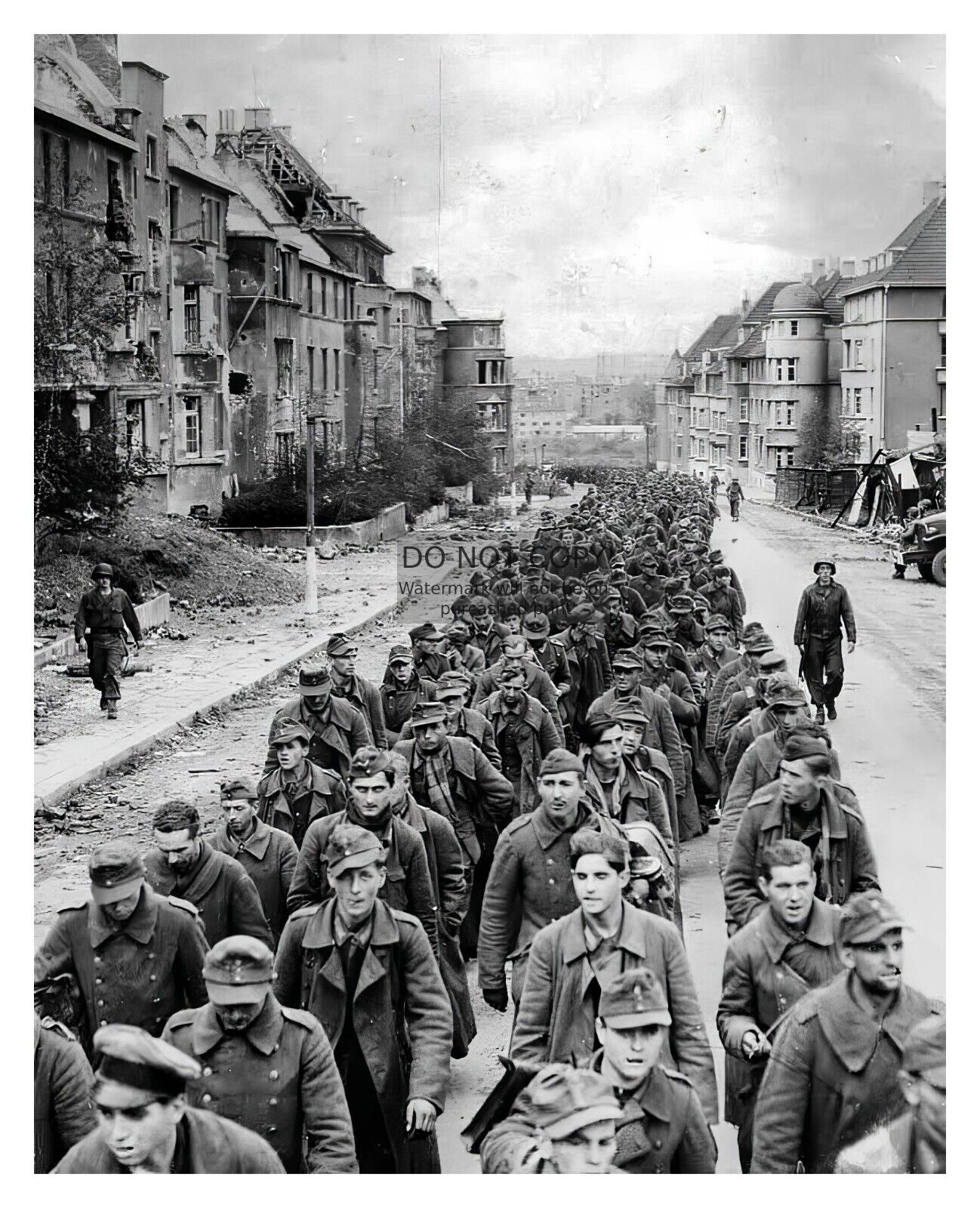GERMAN PRISONERS OF WAR POW BEING MARCHED THROUGH THE CITY STREET 8X10 PHOTO