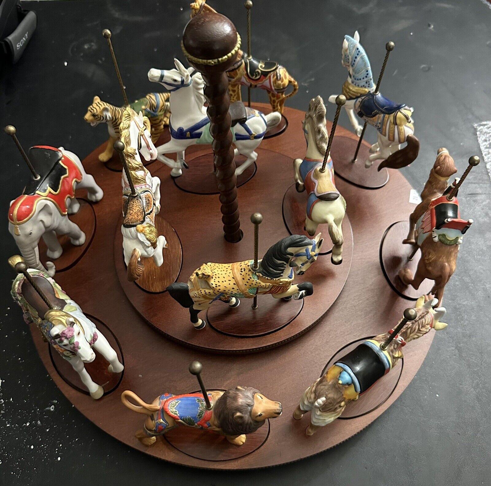 FRANKLIN MINT TREASURY OF THE CAROUSEL 12 ANIMALS WITH DISPLAY TURNTABLE