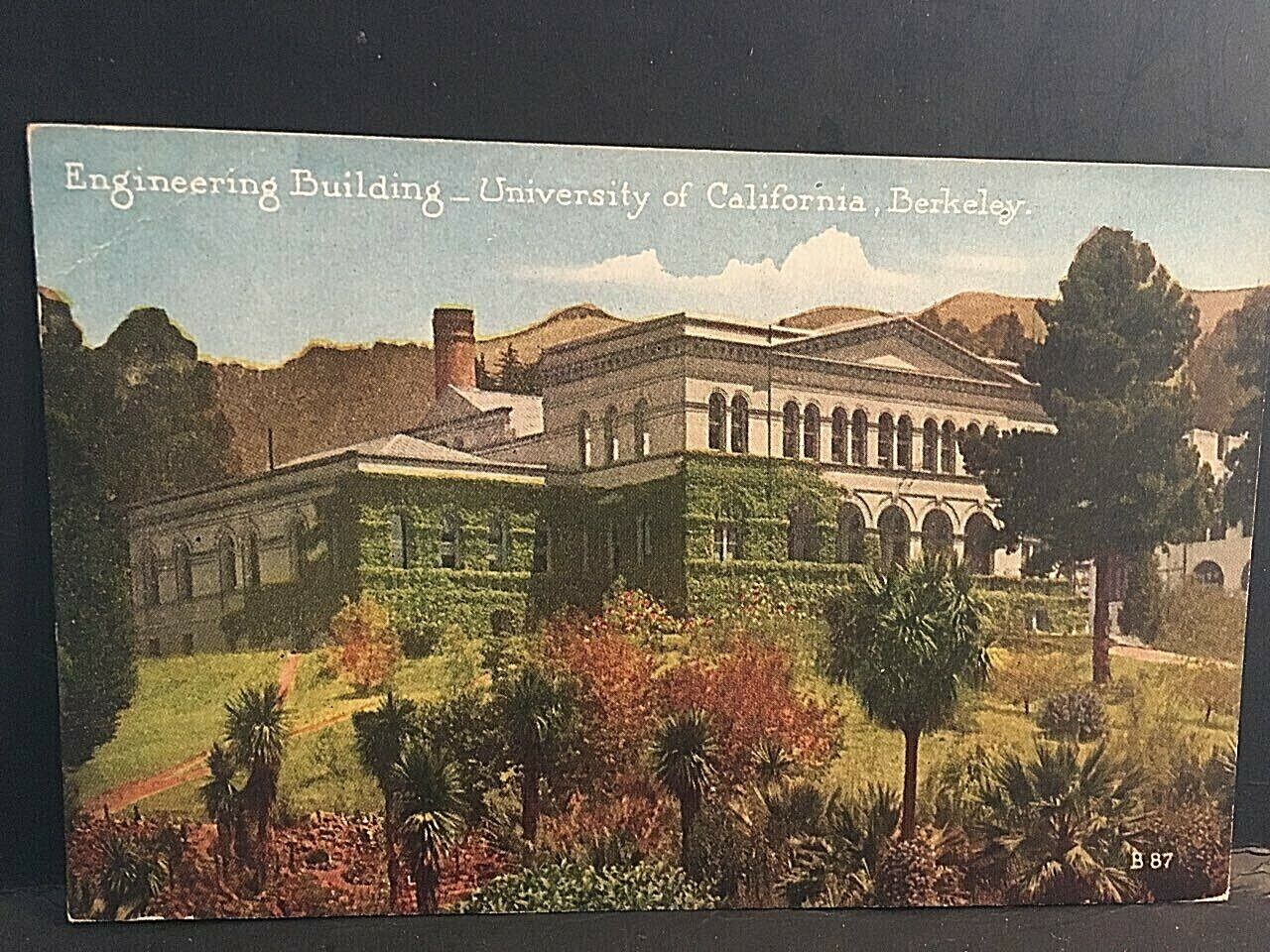 Postcard  The Engineering Building at University of Californoia, Berkely,CA  U9