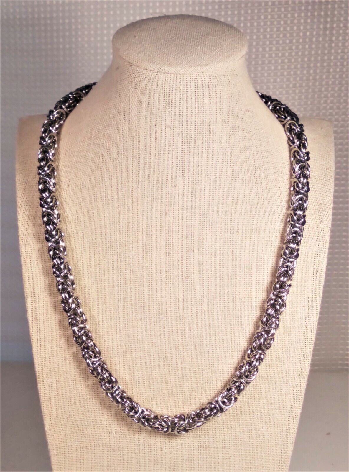 Fine Quality Contemporary Stainless Steel Intricate Link Necklace