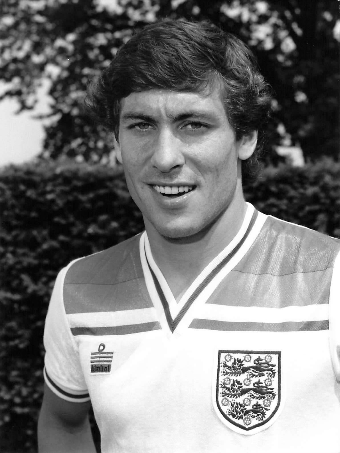 1982 Press Photo KENNY SANSOM Arsenal Team England Football World Cup Soccer kg