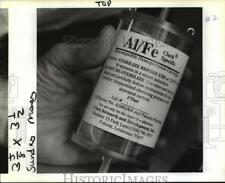 1989 Press Photo Biocompatible Hemoperfusion Cartridge filters blood in dialysis picture