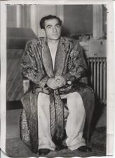 1951 Press Photo The Shah of Iran in Robe Recovering from Surgery picture