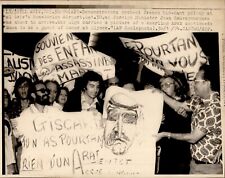 LD247 1974 AP Wire Photo DEMONSTRATORS PROTEST FRENCH MID-EAST POLICY TEL AVIV picture