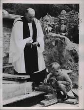 1955 Press Photo Four year old Nicholas Tanton with Rector Canon C.C.Griffiths picture