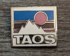 Taos Ski Resort New Mexico Travel/Souvenir Vintage Lapel Pin Sunset Design picture