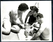 BEAUTIFUL CUBAN CHILDHOOD HAPPY FAMILY IN THE BEACH CUBA 1949 BAEZ Photo Y 247 picture