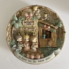 Precious Moments Enesco Nativity Plate 1998 “O Come Let Us Adore Him” 3D. NWB picture
