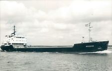 Beeding ship photo picture