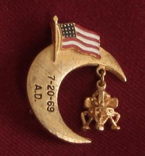 Vintage Historic Commemorative APOLLO 11 Moon Landing Pin  1969 W/ Backing Card picture