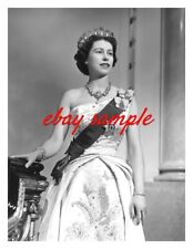 QUEEN ELIZABETH II PHOTO - At Buckingham Palace, Circa 1958 picture