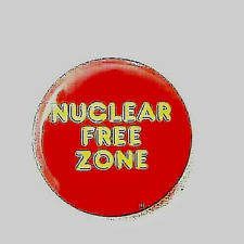 NUCLEAR FREE ZONE 1982 Anti Nuclear Protest Button - Nuclear Free Zone pinback picture