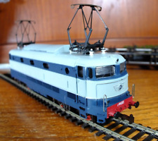Rivarossi 1451 HO gauge FS E444 electric locomotive in grey with blue stripes picture