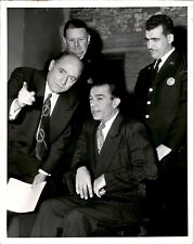 LD289 1952 Orig Photo SLICK WILLIE SUTTON ACCUSED NY BANK ROBBER RESTS DEFENSE picture